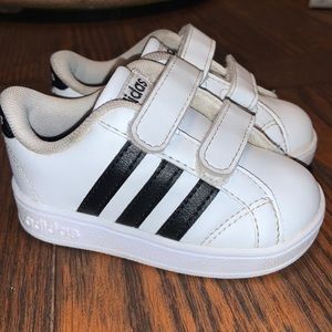 Adidas Three stripe classic sneaker